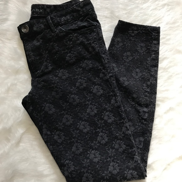 Banana Republic Denim - Banana Republic rose Jean size 26